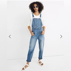 Madewell Straight-Leg Overalls in Hickory Wash - M